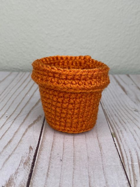 Tiny Terracotta Pots, Terracotta Pot Crochet Pattern, Crochet Pot Tutorial, Crochet Terracotta Pot, Crochet Plant Pot Free Pattern, Crochet Terra Cotta Pot Pattern, Crochet Potted Plants Free Pattern, Crochet Cactus Free Pattern, Crochet Coaster Patterns