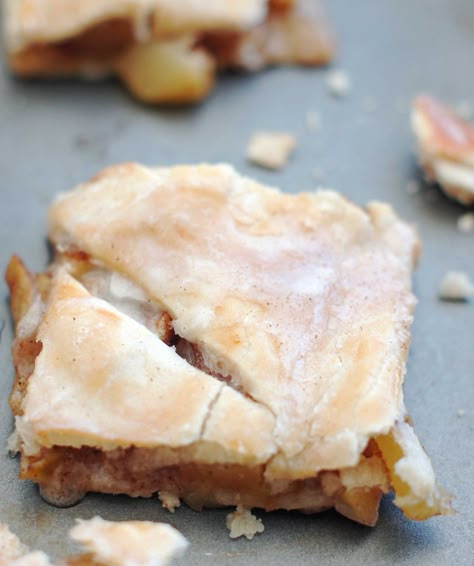 Apple Pie Squares, Pie Squares, Apple Slice Recipe, Apple Square, Apple Slab Pie, Traditional Apple Pie, Store Bought Pie Crust, Twice Baked Potatoes Casserole, Apple Pie Bars