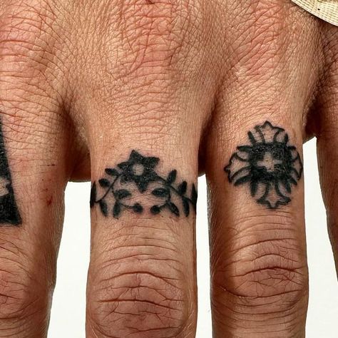 Aged Hand Tattoos, 1900s Tattoos, Supercut Tattoo, Rectangle Tattoo Placement, Hand Tattoos Nature, Folk Hand Tattoo, American Traditional Unique, Folk Style Tattoo, Finger Band Tattoo