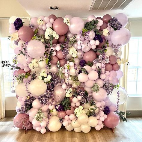 Balloon And Flower Decorations For Birthday, 30th Birthday Floral Theme, Party Decorations With Flowers, Floral Theme Decoration, Instagram Photo Wall Ideas, Sweet 16 Flower Wall, Balloons And Flowers Decorations, Cottagecore Balloon Arch, Garden Party Balloon Garland