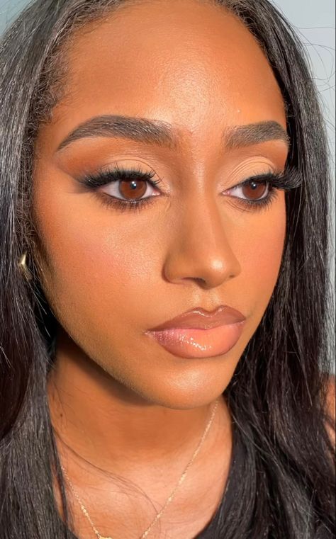 Champagne Makeup Look Black Women, Nude Cut Crease Makeup, Brown Eyes Black Women, Champagne Makeup Look, Makeup Look Black Women, Champagne Makeup, Light Brown Eyes, Makeup Nude, Crease Makeup