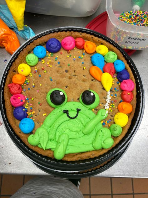 Frog Cookie Cake, Cookie Cake Icing Design, Cookie Cakes Ideas, Spring Cookie Cake Designs, Message Cookie Designs, Easy Cookie Cake Decorating Ideas, Spring Cookie Cake, Summer Cookie Cake Designs, Message Cookies Ideas