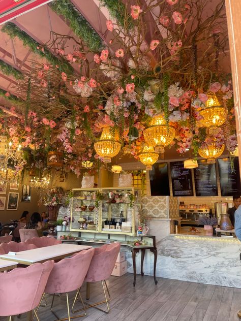 Cute Aesthetic Restaurant, Flower Shop With Bakery, Restaurant And Cafe Interior Design, Spring Cafe Aesthetic, Boho Bakery Design, Restaurant Brunch Decor, Restaurant Outside Design, Unique Cafe Ideas, Coffee Shop Furniture Ideas