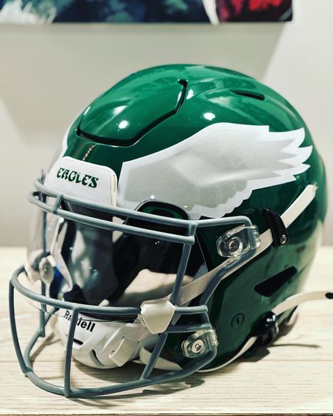 Kelly Green Wallpaper, Eagles Helmet, Eagles Kelly Green, Helmet Concept, Helmet Logo, Fly Eagles Fly, Eagles Nfl, Nfl Philadelphia Eagles, White Wings