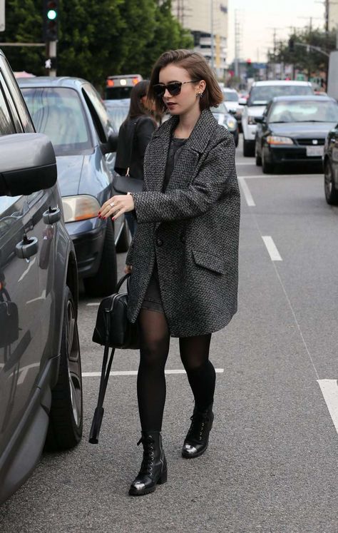 Lily Collins Lily Collins Outfit, Lily Collins Casual, Lily Collins Street Style, Gamine Outfits, Lily Collins Style, Paris Outfits, Celebrity Street Style, Lily Collins, Diva Fashion