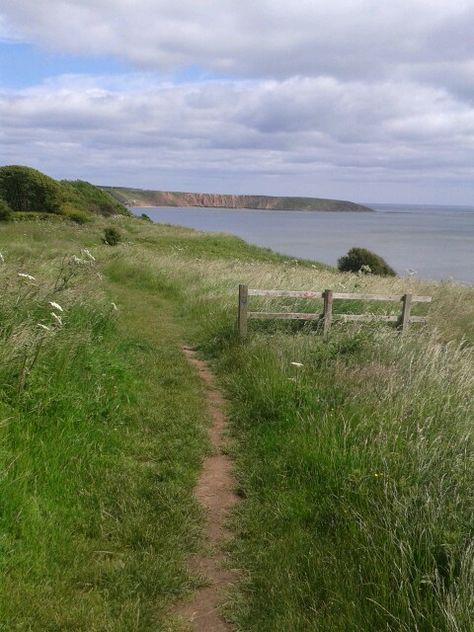 Beach Place, Living In England, House Aesthetic, County House, Beautiful Places On Earth, Summer Goals, Summer Holidays, English Countryside, British Isles