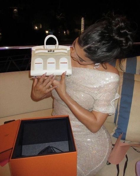 Kylie Jenner 25th Birthday, Kylie Jenner Bday, Kylie Jenner Birthday Outfit, Kim Kardashian Birthday, Kylie Jenner Bags, Kylie Jenner Party, Moda Kylie Jenner, Kylie Jenner Birthday, Kylie Bags