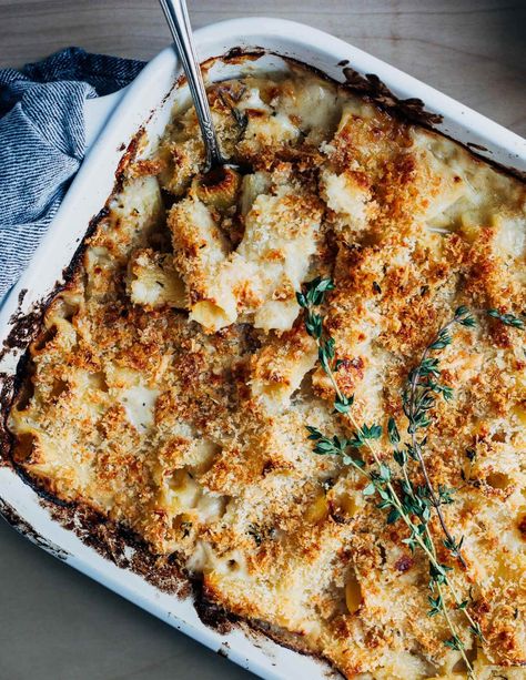 French Onion Mac and Cheese - Brooklyn Supper French Onion Mac And Cheese, Onion Mac And Cheese, Shrimp Macaroni, French Side Dishes, Classic French Onion Soup, Cheesy Casserole, French Cooking, Recipe Roundup, French Onion Soup