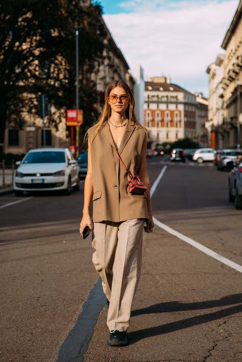 Best Street Style at Milan Fashion Week Spring '21 | POPSUGAR Fashion Milan Fashion Week Street Style, Reportage Photography, Work Outfits Women, Fashion Week Street Style, Work Outfits, Milan Fashion, Milan Fashion Week, Street Fashion, Milan