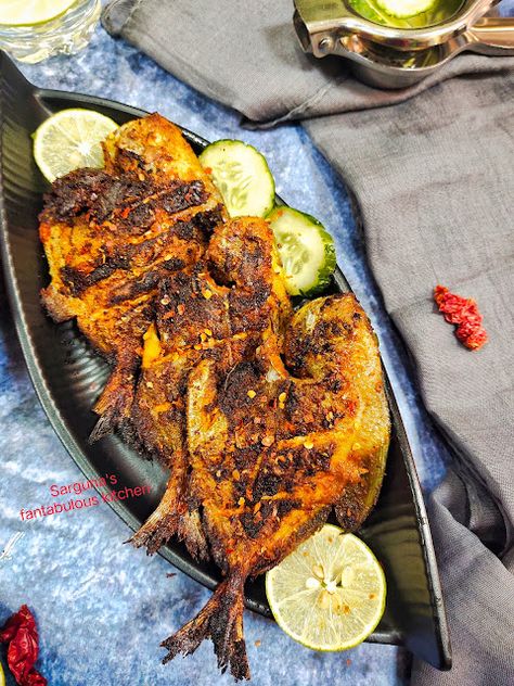 Pomfret Fish Photography, Fried Pompano Fish Recipe, Bangda Fish Fry, Pomfret Fry, Rava Fish Fry Recipe, Sunday Lunch, Fish Curry, Indian Spices, Indian Food Recipes Vegetarian