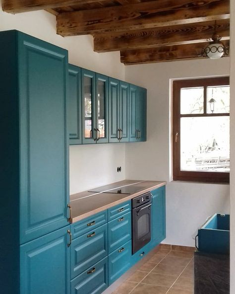 Turquoise And Gold Kitchen, Turquoise Kitchen Cabinets Paint, Turquoise Cabinets Kitchen, Turquoise Kitchen Ideas, Dark Turquoise Cabinets Kitchen, Dark Turquoise Cabinets, Rust Kitchen Cabinets, Mexican Bedroom Decor, Tealkitchen Cabinets