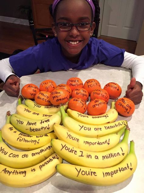 fun snack idea--write motivational phrases on oranges and bananas Snack Ideas For After Soccer Game, Cross Country Food Ideas, Team Breakfast Ideas On The Go, Volleyball Snacks For Tournaments, Team Mom Snacks, Cross Country Snacks, Girls On The Run Ideas, Fun Healthy Snacks For Kids, Fun Healthy Snacks