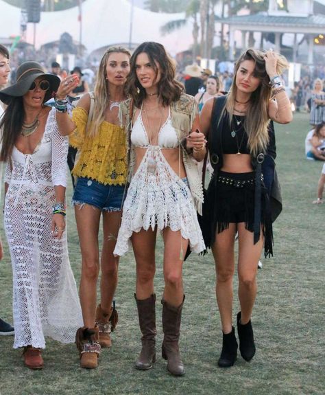 Even Alessandra Ambrosio gets in on the all-white fashion, although we don't think anyone would dare throw a beer on her. Photo: Bauer-Griffin, Getty Images / 2016 Bauer-Griffin Moda Coachella, Look Da Festival, Alessandra Ambrosio Style, Coachella 2016, Crochet Monokini, Festival Mode, Hipster Looks, Coachella Music Festival, Look Festival