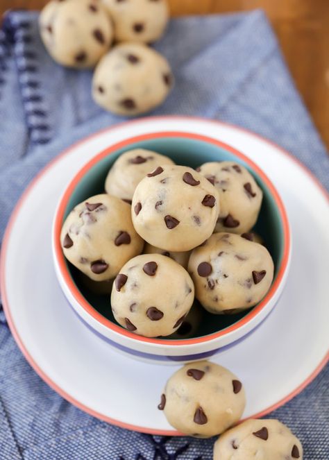 Edible Dough, Edible Cookie Dough Bites, Chocolate Chip Cookie Dough Bites, Chocolate Chip Dip, Eggless Cookie Dough, Egg Free Cookies, Homemade Vanilla Ice Cream, Cookie Dough Bites, Slow Cooker Desserts