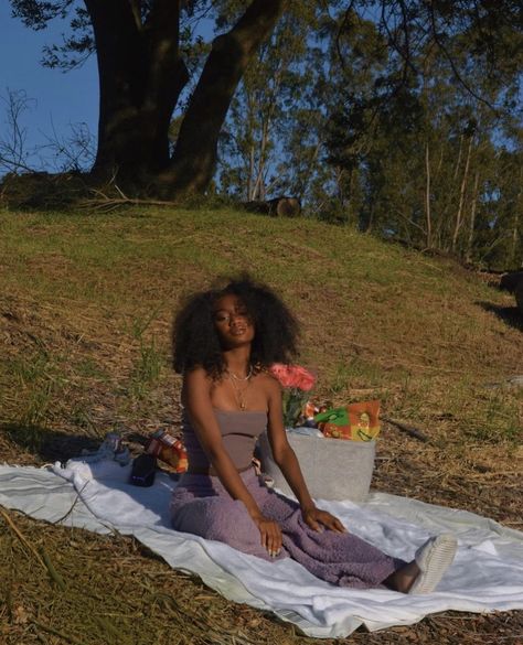 Devine Feminine Photoshoot, Devine Feminine Aesthetic, Hippie Photoshoot, Earthy Outfits, Black Femininity, Black Excellence, Birthday Photoshoot, Photoshoot Inspiration, Feminine Energy