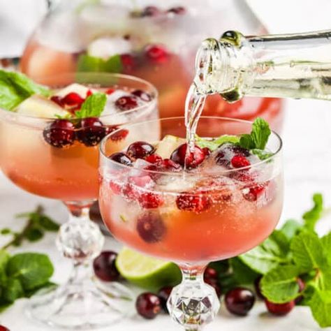 Champagne Punch - Spend With Pennies Pomegranate Champagne Punch, Champagne Punch Christmas, Fall Champagne Punch, Christmas Champagne Punch, Champagne Punch Recipes, Wine Punch, Champagne Orange, Halloween Punch Recipes, Sparkling Grape Juice