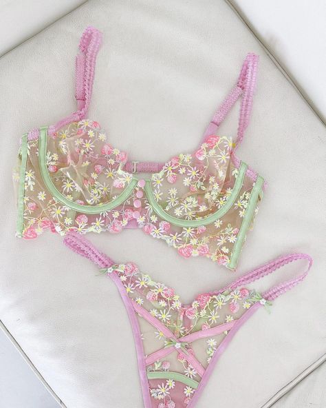 Bra And Thong, Floral Lingerie, Pretty Bras, Lingerie Inspiration, Cute Bras, Cute Lingerie, Pink Lingerie, Lingerie Outfits, Corset Lingerie