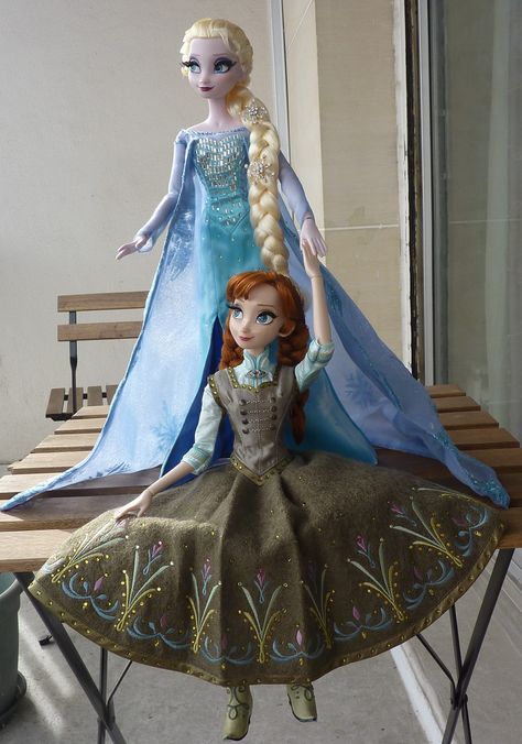 Explore pupuceplus' photos on Flickr. pupuceplus has uploaded 1512 photos to Flickr. Disney Frozen Dolls, Elsa And Anna Dolls, Frozen Elsa Doll, Frozen Dolls, Disney Barbie Dolls, Anna Doll, Elsa Doll, Disney Cuties, Anna And Elsa