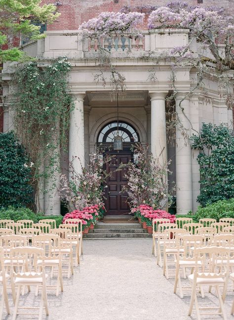 Modern & colourful wedding inspiration at Filoli Gardens | Woodside Real Weddings Fioli Gardens, Filoli Gardens, Garden Estate, Napa California, Colourful Wedding, Romantic Garden Wedding, Gardens Wedding, Valley Wedding, Romantic Garden