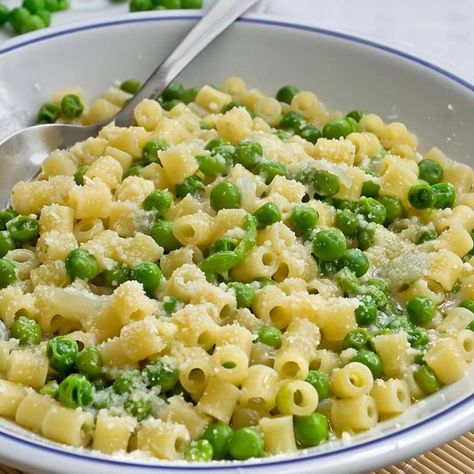 21 Best Peas Recipes https://topteenrecipes.com/peas-recipes/ Canned Pea Recipes, Best Peas Recipe, English Peas Recipe, Potatoes And Peas Recipe, Canned Peas, Green Pea Salad, Green Peas Recipes, Peas Recipes, Thanksgiving Meals