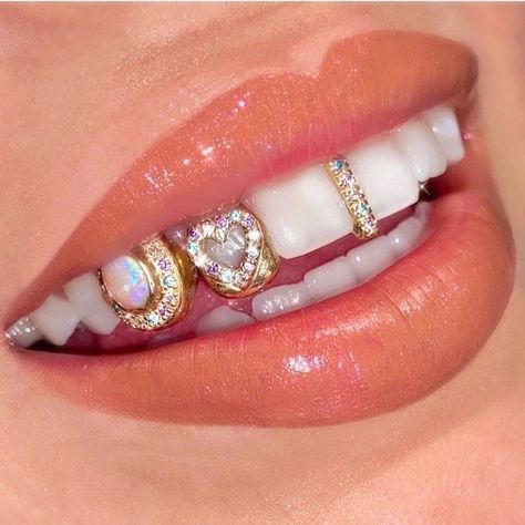 Individual Grills Teeth, Girly Grillz, Mouth Jewelry, Dope Aesthetic, Girl Grillz, Dental Jewelry, Grillz Teeth, Diamond Grillz, Diamond Teeth