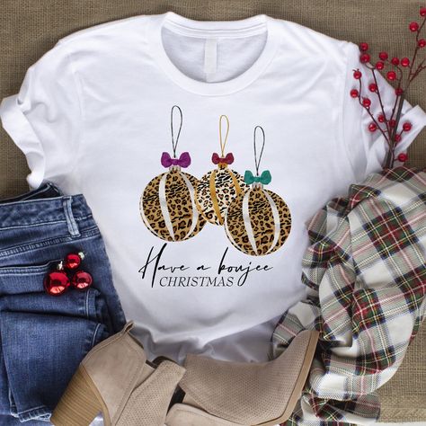 Boujee Christmas, Bauble Ornaments, Family Holiday Photos, Womens Christmas Shirts, Creative Products, Trendy Chic, Tee Shirt Designs, Photo Outfit, Christmas T Shirt