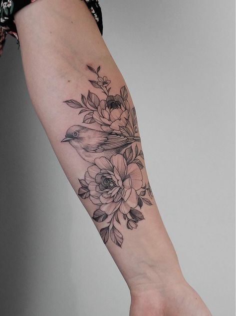 Wren Tattoos, Robin Bird Tattoos, Bird And Flower Tattoo, Image Rose, Bird Tattoo Sleeves, Bird Tattoos Arm, Robin Tattoo, Wings Flying, Bird Tattoos For Women