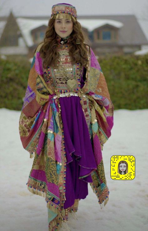 Kashmiri Dress Traditional, Kashmir Traditional Dress, Kashmiri Clothes, Fesion Designing, Kashmir Dress, Kashmiri Outfit, Kashmiri Outfits For Women, Kashmir Culture, Afghan Aesthetic