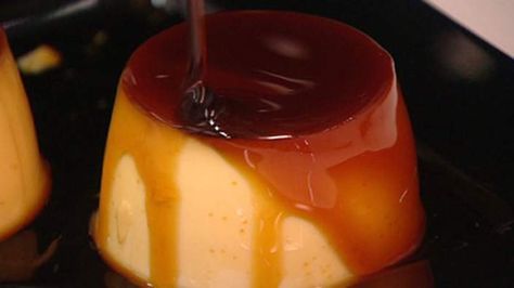 A Portuguese dessert I watched on Food Safari.. looked like its easy to make! I'm trying this over the weekend! Caramel flan recipe : SBS Food Caramel Flan Recipe, Creme Caramel Recipe, Caramel Flan, Brazilian Desserts, Caramel Recipe, Chocolate Cupcakes Moist, Portuguese Desserts, Sbs Food, Flan Recipe