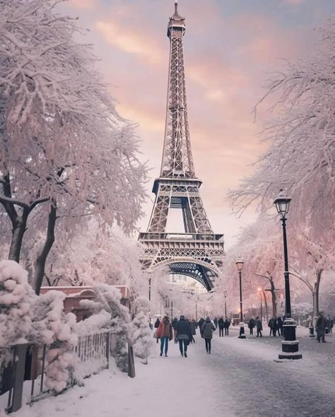 Efile Tower, Paris Snow, Eiffel Tower Photography, Travel Collage, Paris Wallpaper, Cool Pictures For Wallpaper, Beautiful Paris, Paris Pictures, Pretty Backgrounds