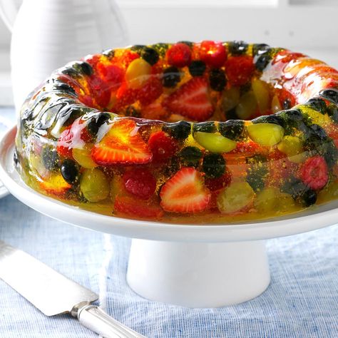 Aspic Recipe, 70s Food, Jello With Fruit, Jello Mold Recipes, Congealed Salad, Gelatin Salad, Jello Salads, Jelly Desserts, Gelatin Recipes