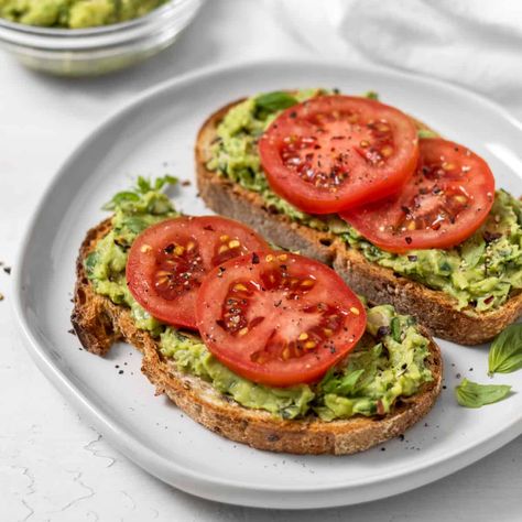 White Bean Avocado Toast White Bean Avocado Toast, Vegan Avocado Toast, 500 Calorie Breakfast, Wfpb Breakfast, Brekkie Ideas, Fancy Toast, Calorie Breakfast, Meatless Mains, Protein Ideas