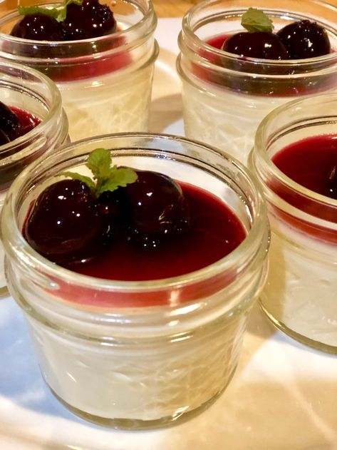 Vanilla Mascarpone Panna Cotta Pana Cotta Recipe Desserts, Culinary Studio, White Chocolate Panna Cotta, Chocolate Panna Cotta, Mascarpone Recipes, Vanilla Panna Cotta, Panna Cotta Recipe, Milk Dessert, Party Food Dessert