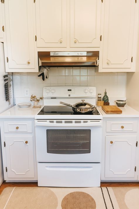 Organizing in small spaces: Kitchen edition ​ Apartment Kitchen White Appliances, White Small Appliances In Kitchen, White Gold Oven, Apartment Sized Appliances, White Kitchen Appliances Samsung, Apartment Size Appliances Stove, Modern Eclectic Kitchen, White Appliances, Eclectic Kitchen