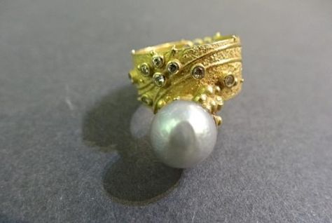 Gerda Flockinger, Luxury Gold Pearl Ring With High Luster, Gold 14k Hallmarked Pearl Ring, Gold Ring With Pearl, Luxury Handmade Yellow Gold Pearl Ring, Luxury 14k Gold Hallmarked Pearl Ring, Vintage Gold Hallmarked Pearl Ring, Pearl Ring Design, Ring With Pearl