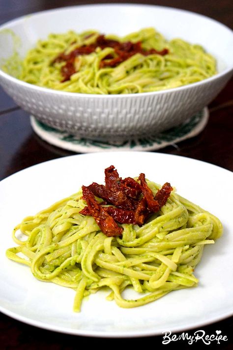 Avocado Cream Pasta with Lemon and Sun-Dried Tomatoes Avocado Cream Pasta, Sundried Tomato Recipes, Pasta With Lemon, Weeknight Pasta, Sundried Tomato Pasta, Spinach Frittata, Cream Pasta, Basil Pasta, Avocado Cream