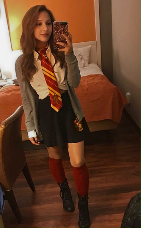 Sultry Gryffindor outfit Harry Potter Diy Outfit, Hermoine Costume Adult, Harry Potter Female Costumes, Diy Gryffindor Costume, Woman Harry Potter Costume, Ravenclaw Costume Women, Diy Hogwarts Costume, Harry Potter Costume Ideas Diy, Gryffindor Costume Women