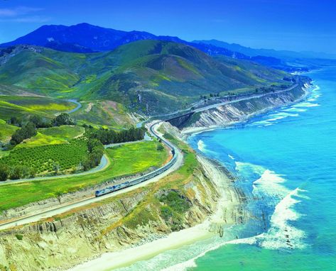 Bucket List: The Most Beautiful Amtrak Train Routes in the USA - The Travel Women Train Travel Usa, Coast Starlight, Amtrak Travel, Train Vacations, Grand Canyon Railway, Amtrak Train, Hearst Castle, Train Route, Pacific Coast Highway