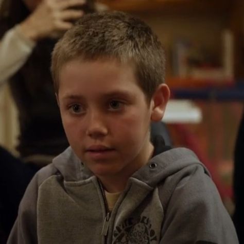 S1E04 Carl Gallagher Icon, Ethan Cutkosky, Carl Gallagher, Season 8, Film Serie, Collage, Film, Pins, Quick Saves