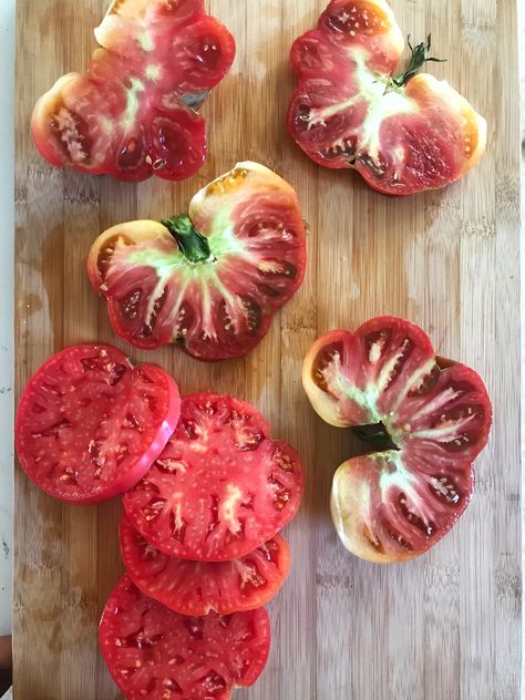 Homegrown heirloom tomatoes are the best! Heirloom Tomato Photography, Pretty Salads, Tomatoes Aesthetic, Tomato Photography, Tomato Aesthetic, Heritage Tomatoes, Autumn Town, Heirloom Tomato Plants, Fruits And Vegetables List