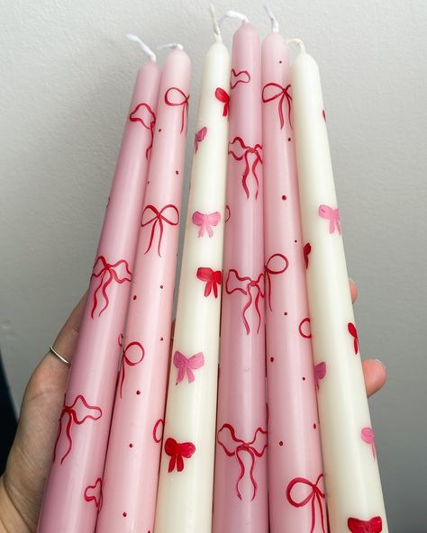 Bows for days 🎀 #bowsbowsbows #ribbons #ribbonbows #pinkribbons #pinkdinnercandles #dinnercandles #handpainteddinnercandles How To Make Taper Candles, Candle Painting Inspiration, Easy Cheap Crafts, Bow Craft, Drawing On Candles, Decor Aesthetic, Bows On Candles, Painting On Candles, Candles Decoration