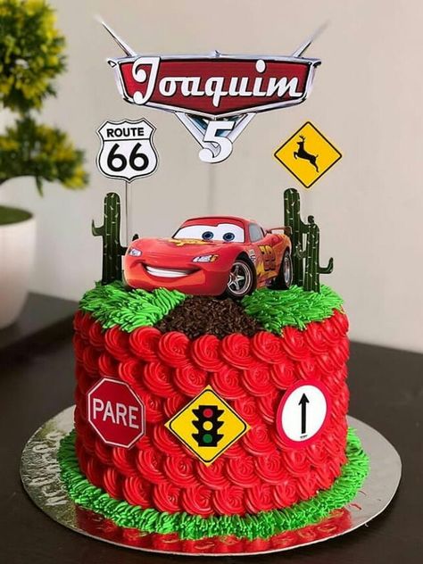 bolo de aniversario infantil Tema Carros #bolodeaniversarioinfantil #boloinfanitl #festainfantil #decoracaoinfantil Cars Cake Ideas, Vom Avea Un Copil, Disney Cars Cake, Cars Theme Cake, Mcqueen Cake, Cars Birthday Party Decorations, Cars Birthday Cake, Cars Cake, Disney Cars Party