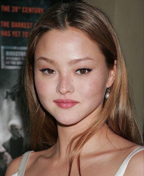 Devon Aoki Icon, Round Face Celebrities, Devon Aoki, Round Face, Maquillaje De Ojos, Fashion Makeup, Devon, Makeup Inspiration, Celebrity Crush