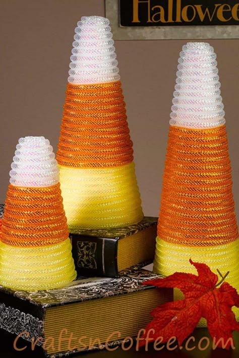 Sage Crafts, Diy Candy Corn, Corn Crafts, Candy Corn Decor, Corn Craft, Corn Decor, Candy Corn Crafts, Easy Decorations, Candy Corn Decorations