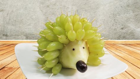 2 Attractive Fruit Carving Design Ideas for Kids Animals Fruits Art, Wallpaper Plants, Vegetable Animals, Ideas For Food, Kids Plate, Fruit Sculptures, Fruit Creations, Edible Roses, Mini Chef