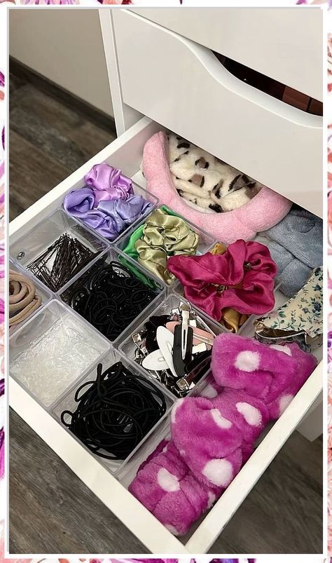 Looking to declutter your vanity? Check out these 13 genius makeup drawer organization ideas to keep your beauty products neat and easily accessible. From dividers to trays, these tips will transform your messy drawer into a tidy and efficient space for all your makeup essentials. Say goodbye to clutter and hello to a beautifully organized makeup drawer! Makeup Drawer Organization Diy, Drawer Organization Ideas, Messy Drawer, Vanity Tour, Organized Makeup, Girl Dresser, Room Organization Bedroom, Diy Room Decor For Teens, Drawer Organization