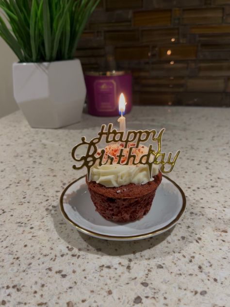 Single Birthday Cupcake, Birthday Cupcakes With Candles, Birthday Pastry With Candle, Cupcake With Candle Aesthetic, Mini Birthday Cake Aesthetic, Birthday Cake Candles Aesthetic, Small Birthday Cake Aesthetic, Small Cakes Aesthetic, Birthday Cupcakes Aesthetic