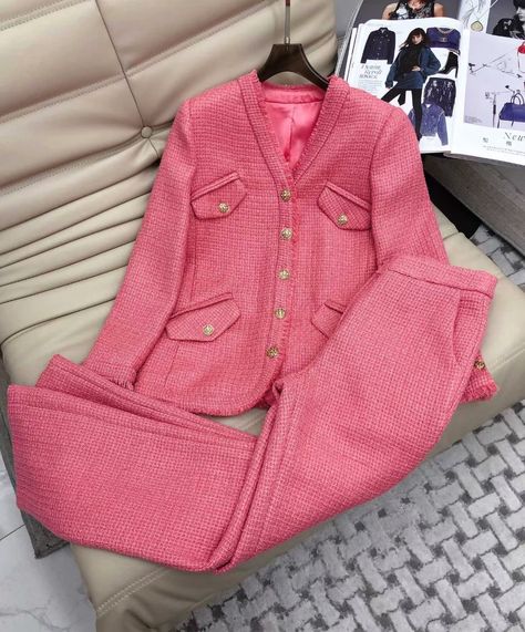 Tweet Jacket, Blazer Outfits For Women, Henna Party, Chanel Tweed, Tweed Suits, Church Outfits, Dresses Pants, Blazer Outfits, Aesthetic Grunge