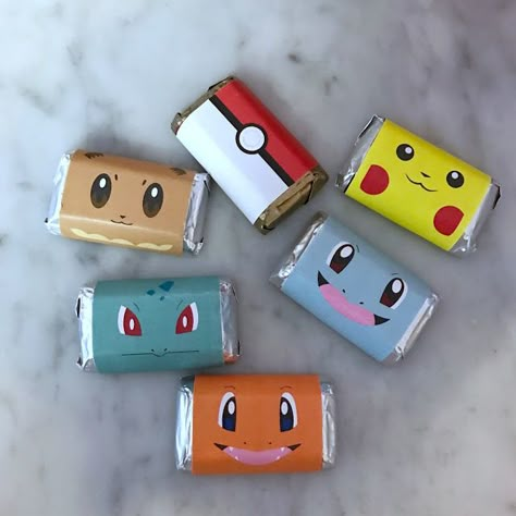 Pokemon Party Diy Decorations, Gamer Party Favors, Pokemon Snacks, Pokemon Candy, Pokemon Birthday Party Ideas, Pokemon Party Favors, Pokemon Balloons, Pokemon Party Decorations, Pokemon Party Ideas