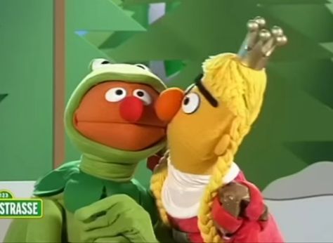 bert and ernie princess and the frog kiss Ernie X Bert, Bert And Ernie Fanart, Epi Y Blas, Beto Y Enrique, Ernie And Bert, Ernie Und Bert, Bert Ernie, Bert And Ernie, Sesame Street Muppets